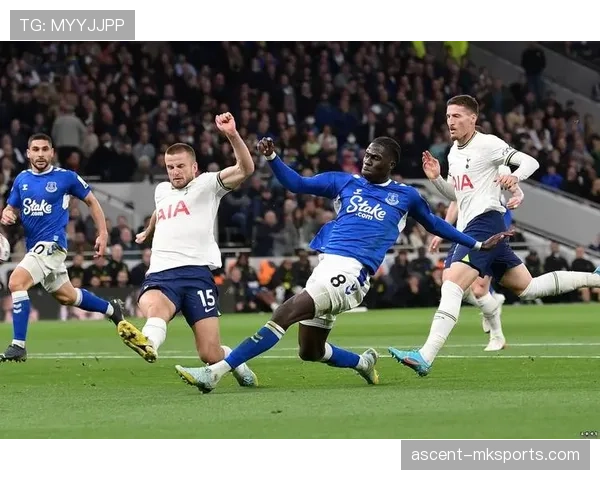 贝尼特斯战术调整奏效,球队状态回暖表现持续提升