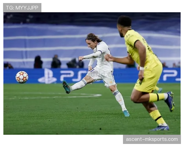 莫德里奇外脚背传球技术解析